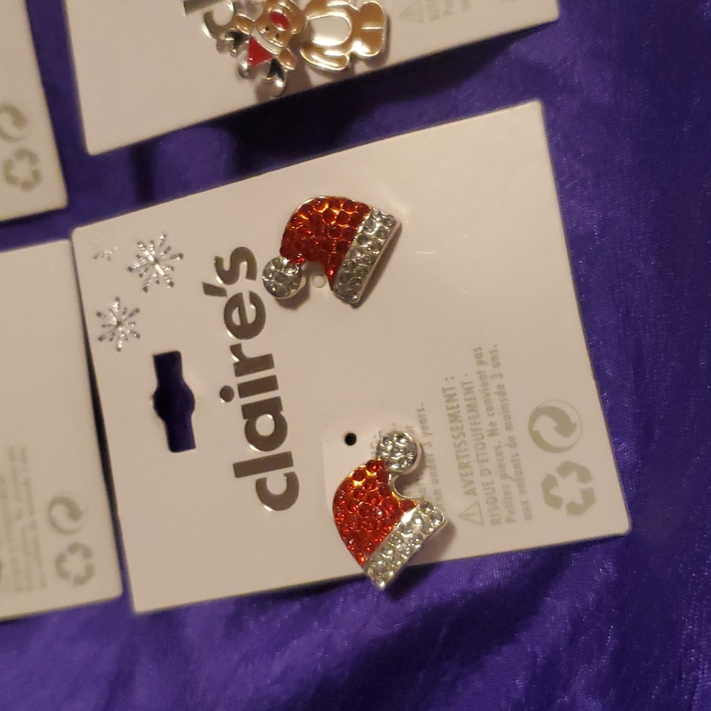 4 pack 5 pairs! Claire's Christmas earrings lot santa wreath reindeer holiday - Picture 2 of 6